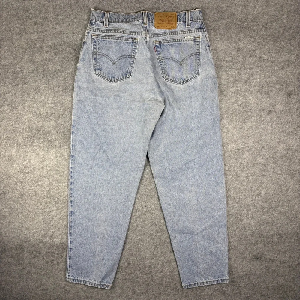 Vintage Levis 560 Loose Fit Tapered Leg Jeans Light Wash Denim 33x30 Made in USA